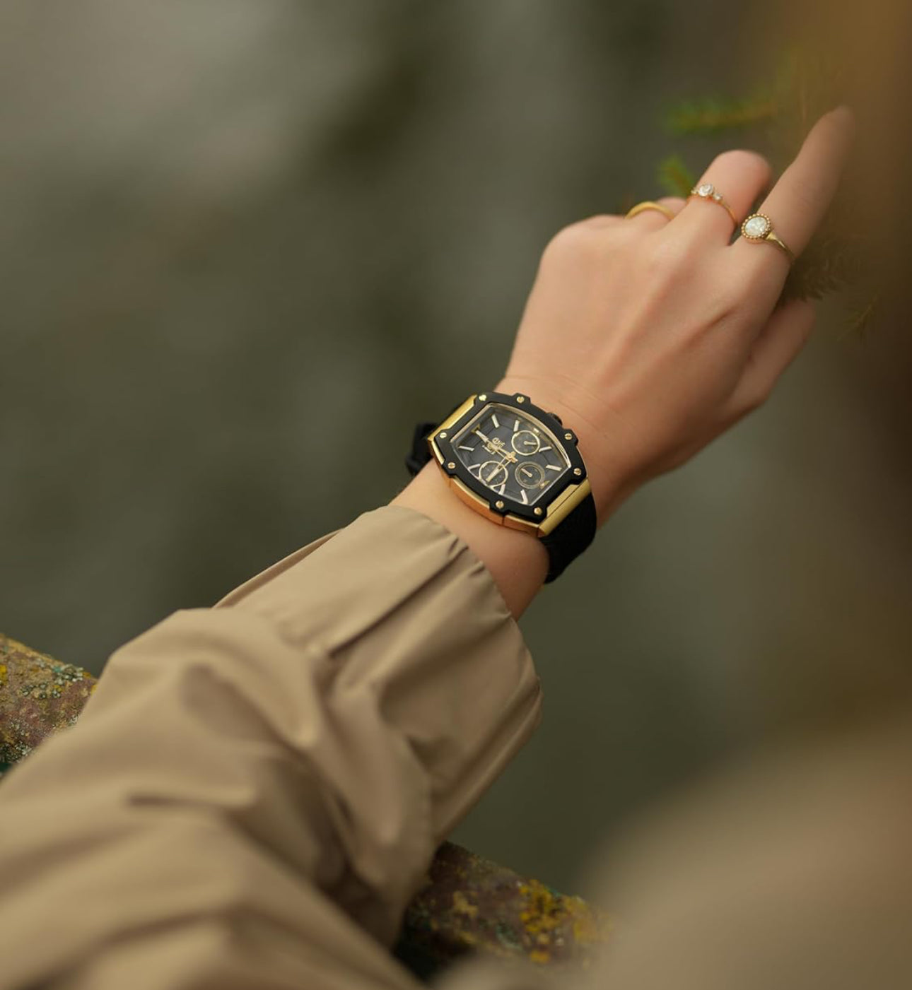 Ice Watch Ice Boliday Women's Silicone Strap, Multi-Function, multicolor (black / gold), watch